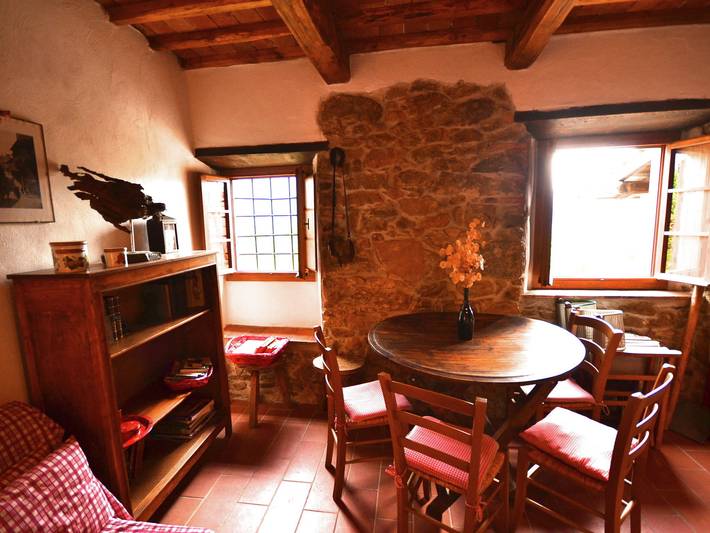 Gîte pour 4 personnes, avec jardin ainsi que terrasse et piscine, animaux acceptés en Toscane - 3