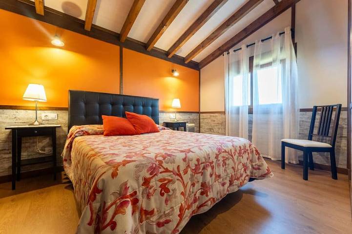 Entire apartment, El higuero garden/beach/terrace in Santillana del Mar, Cantabrian Coast