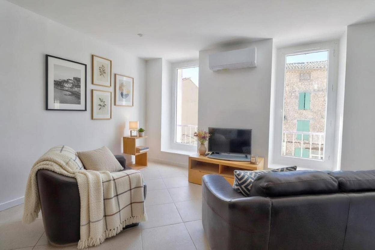 Appartement entier, Appartement T3 très lumineux in Saint-Martin-de-Brômes, Alpes-de-Haute-Provence