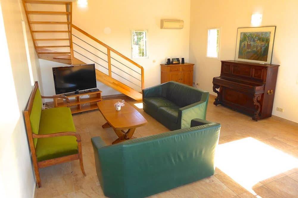 Villa Santa Ana, clim, piscine chauffée, paradis pour enfants, Wifi, vue in Le Castellet, Côte méditerranéenne (France)