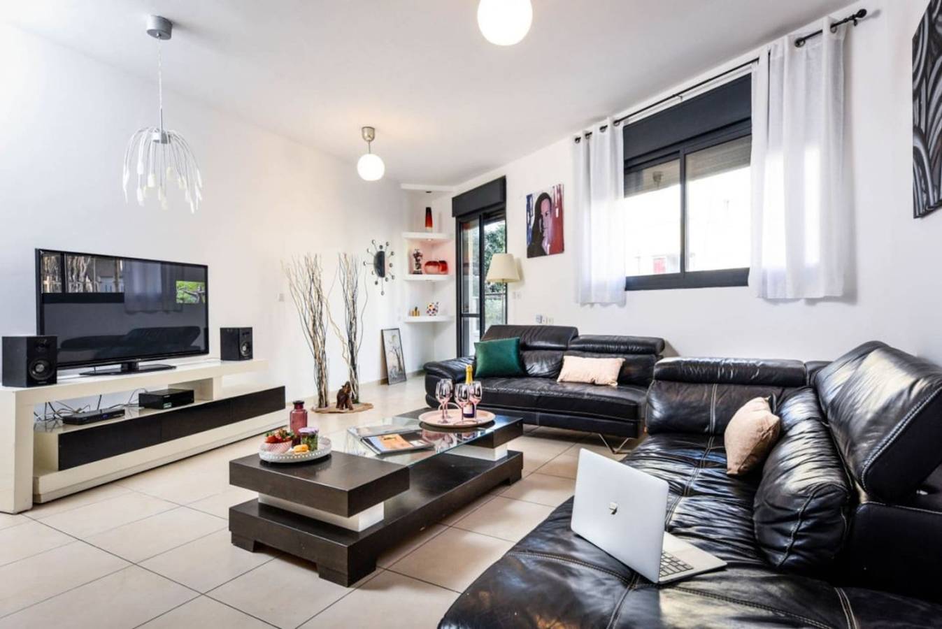 Entire apartment, Stunning 2Br Apt with Balcony by Sea N' Rent in Tel Aviv, Tel Aviv District