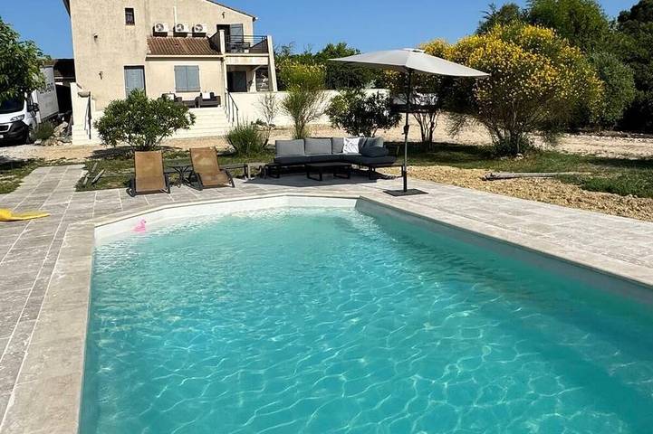 Location de vacances pour 6 personnes, avec jardin et terrasse, animaux acceptés à Arpaillargues-et-Aureillac