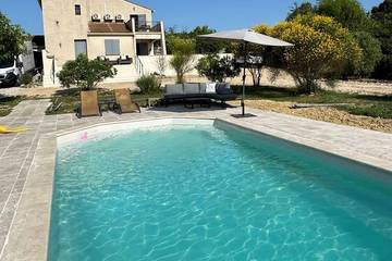 Cottage pour 6 personnes, avec terrasse et jardin, animaux acceptés à Arpaillargues-et-Aureillac
