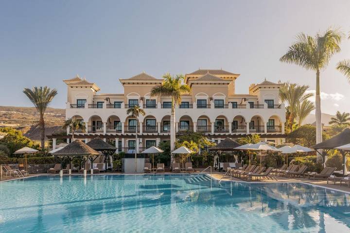 Hôtel pour 3 personnes, avec jardin ainsi que sauna et piscine, animaux acceptés