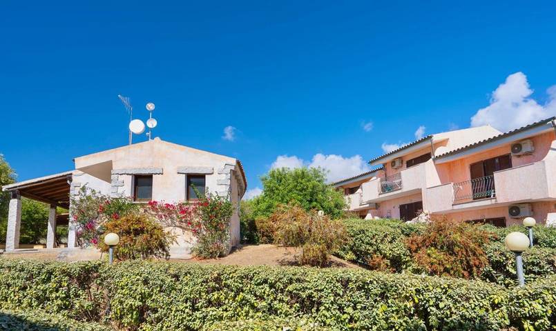 Appart’hôtel pour 4 personnes, avec Terrasse ainsi que Jardin et Piscine