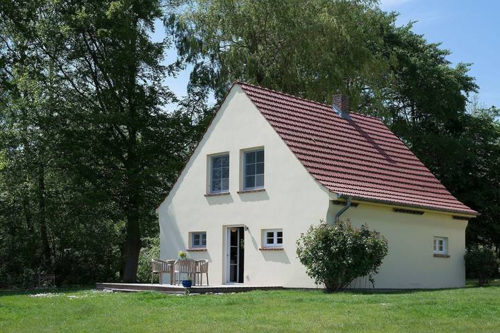Ferienhaus für 6 Personen, mit Sauna und Seeblick sowie Garten, kinderfreundlich