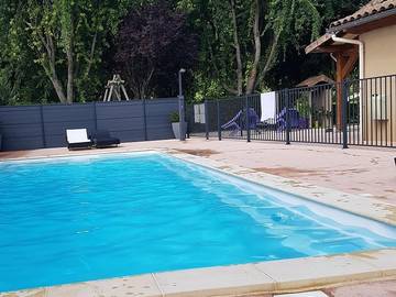 Tente pour 5 personnes, animaux acceptés dans l' Aveyron
