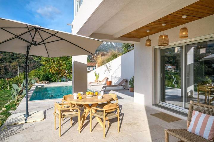 Villa pour 8 personnes, avec piscine ainsi que jardin et balcon à Menton - 4