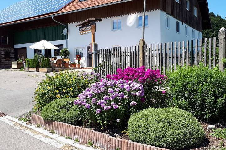 Ferienwohnung für 3 Personen, mit Terrasse und Garten