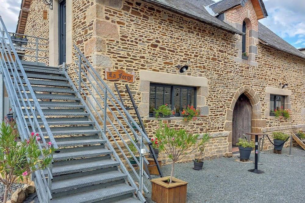 Cozy home in Neuilly le Vendin with Wifi in Neuilly-le-Vendin, Parc naturel régional Normandie-Maine