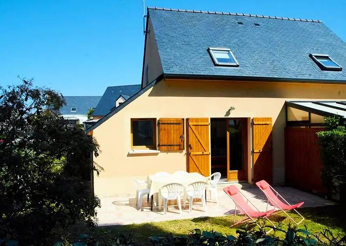 Location de vacances pour 6 personnes, avec piscine et jardin à Guidel