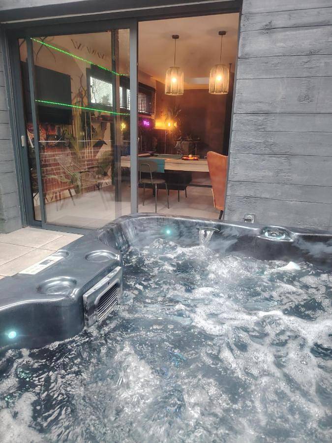 Station des Plaisirs Loveroom in La Gorgue, Région de Dunkerque