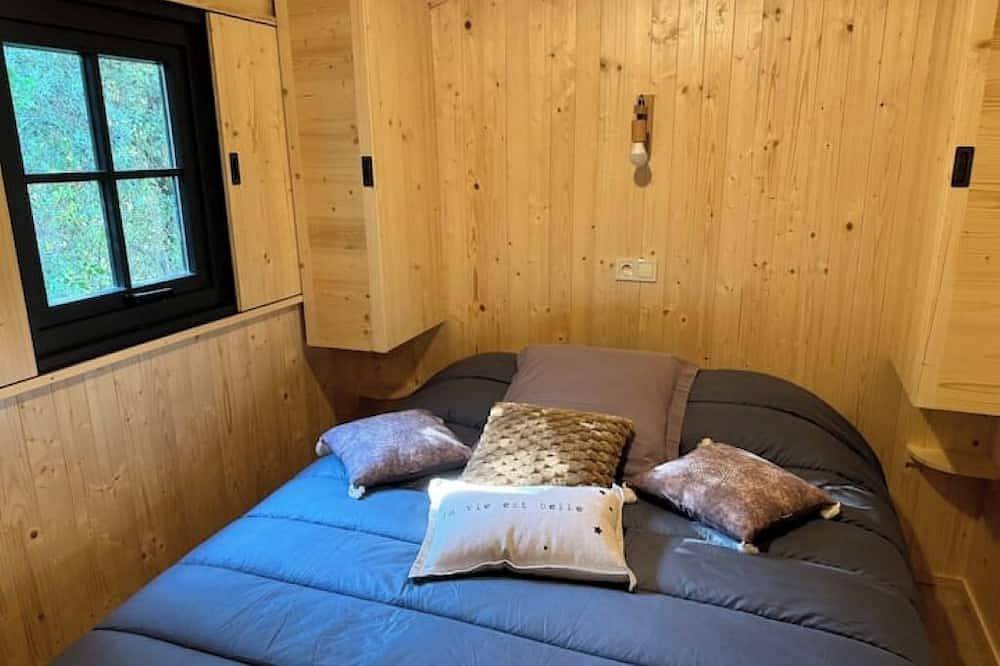 Comfortable wooden cabins for rent (heating & air-conditioning). in Clermont-l'Hérault, Lodève region