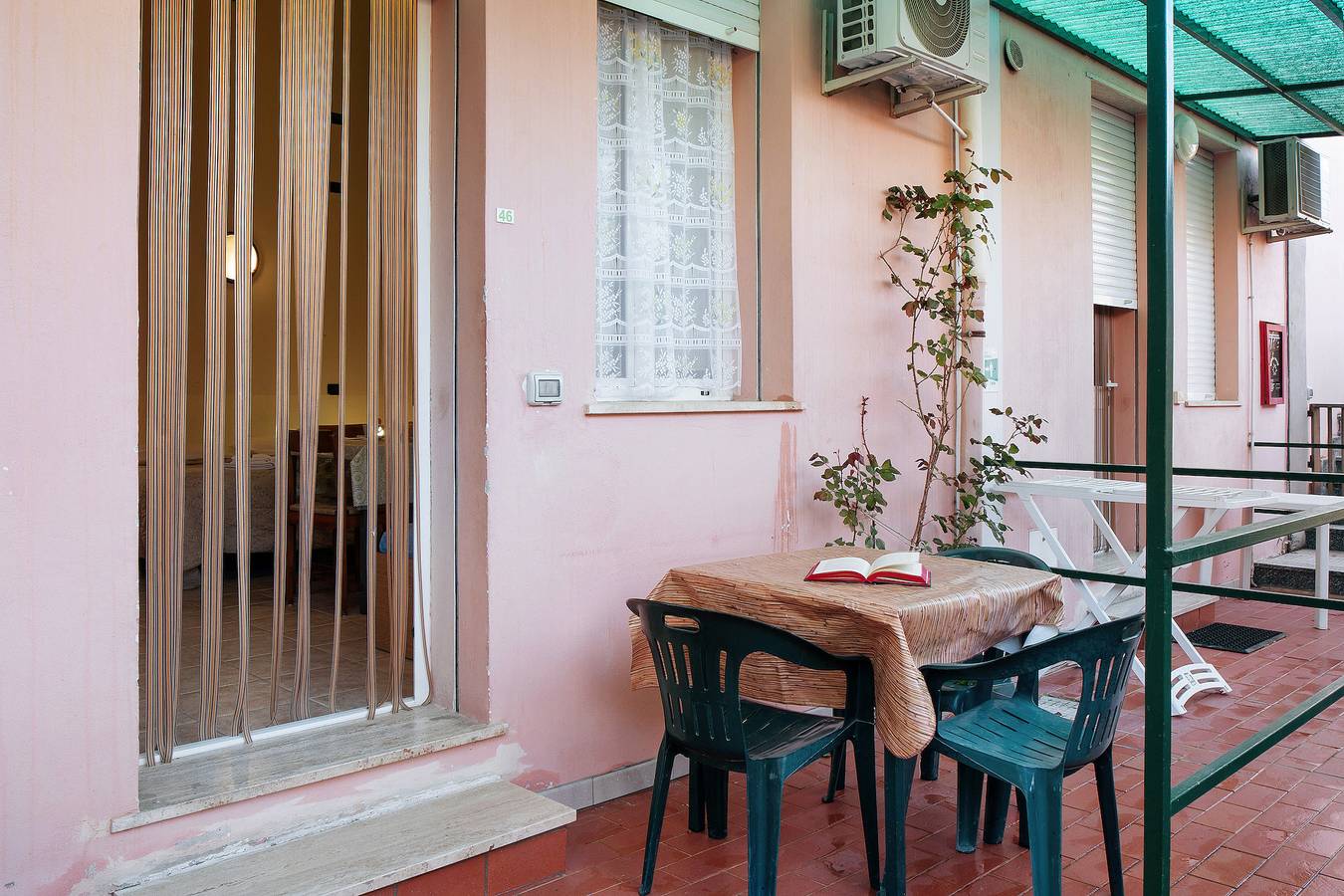 Monolocale intero, Monolocale "La Pineta 46" con piscina condivisa, terrazza privata e Wi-Fi in Salea (Albenga), Albenga