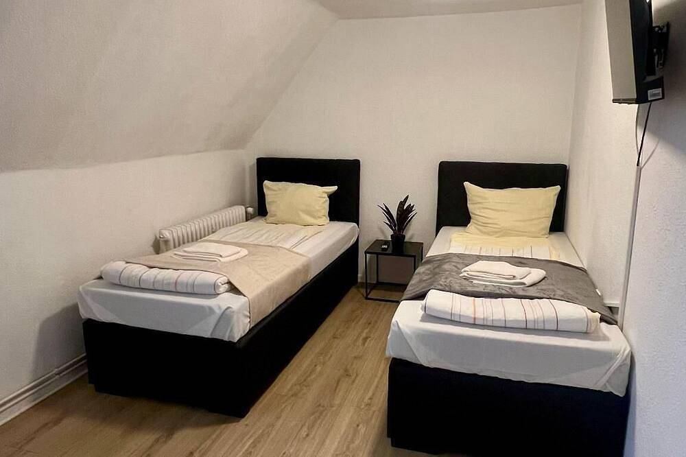 Ganze Wohnung, Gutenbergstraße 13 - 2 Schlafzimmer mit Wohnzimmer in Neumünster, Schleswig-Holstein Binnenland