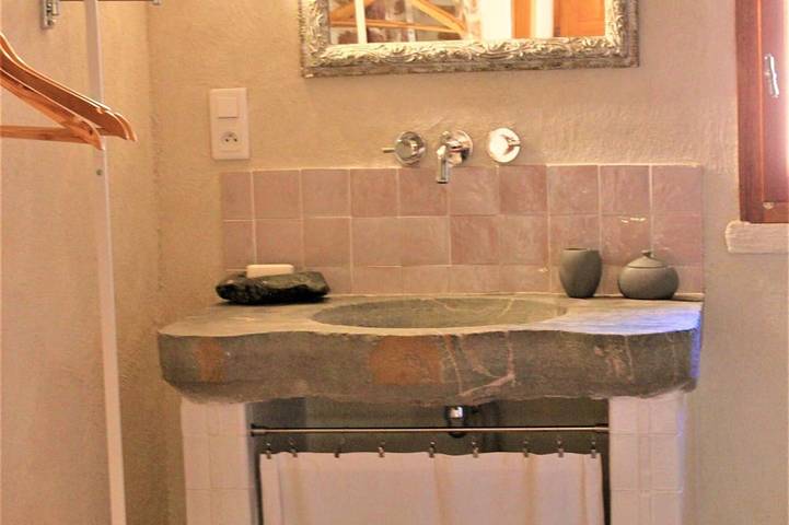 Un gîte Senteurs De Garrigue vous propose quiétude dans un coin de nature in Bizanet, Côte méditerranéenne (France)