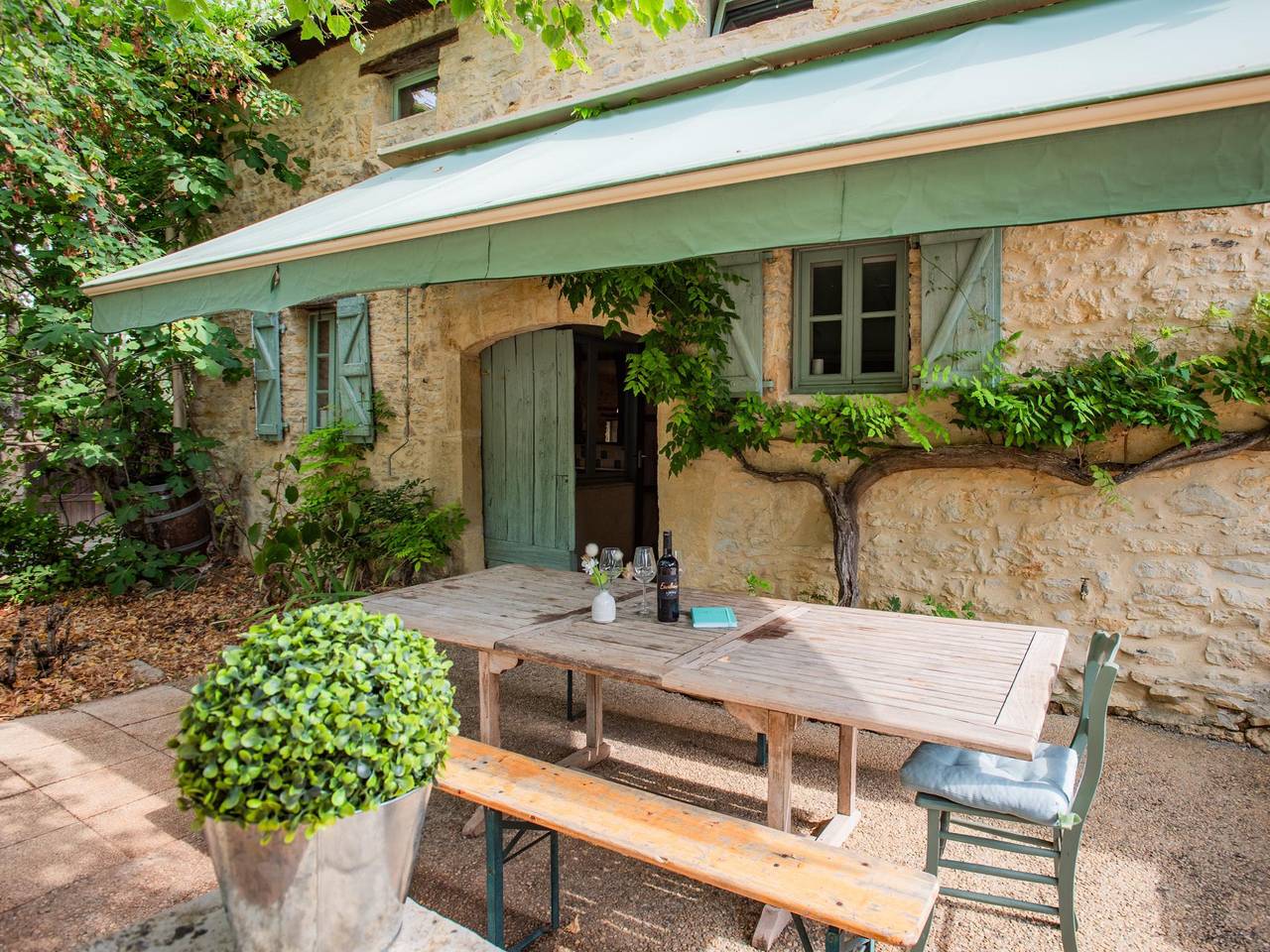 Belle maison de vacances avec piscine partagée in Dégagnac, Lot