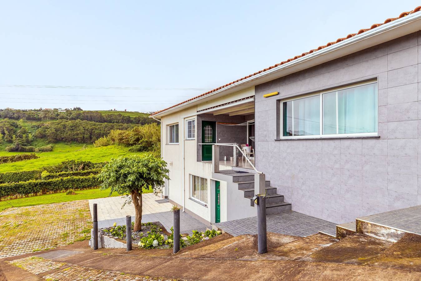 Appartement entier, Appartement 'Apartamento T2 Praia Do Almoxarife' avec vue sur la mer, Wi-Fi et climatisation in Praia do Almoxarife, Faial