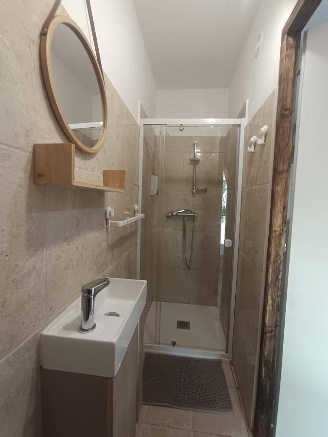 Chambre d’hôte pour 2 personnes, avec jardin et vue ainsi que piscine et terrasse, animaux acceptés à Le Cannet-des-Maures - 3