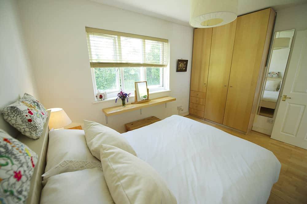 Entire apartment, Beautiful Contemporary Apartment with Parking, 5 minutes walk from the Beach in Cornwall