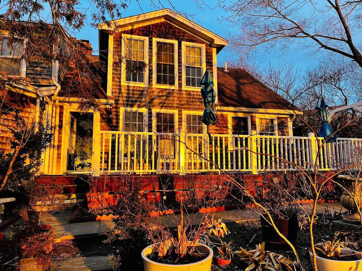 5 star 1,550 Sf - The Gale Force Farmhouse at Telegraph Hill - Modern, Renovated in Race Point Beach, Provincetown
