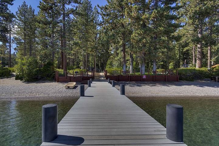 Vacation rental for 7 people, with balcony and hot tub in Tahoe City