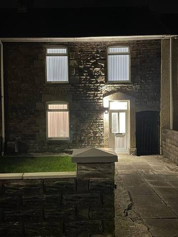 Location de vacances pour 6 personnes, avec terrasse ainsi que jardin et vue à Swansea