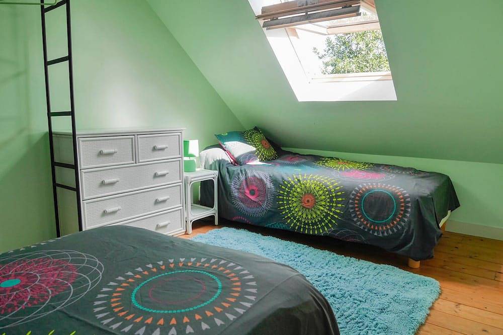 Maison de 2 chambres à Locmaria, jardin clos, plage à 800m, Bbq, animaux acceptés in Locmaria, Côte des Mégalithes