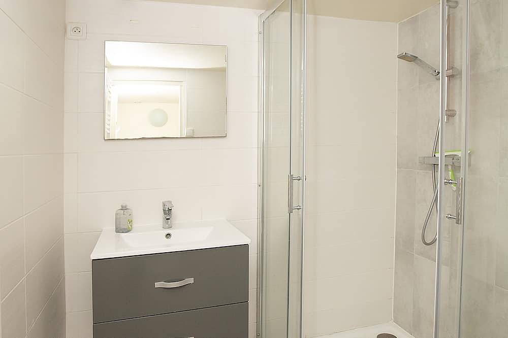Appartement entier, Logements indépendants T4 aux portes de Paris séjour à 2 familles / entre amis in Garches, Hauts-de-Seine