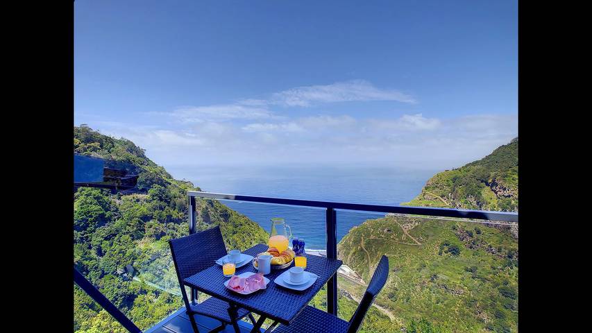 Glamping para 6 pessoas, com piscina e terraço e ainda vista para o mar em Madeira