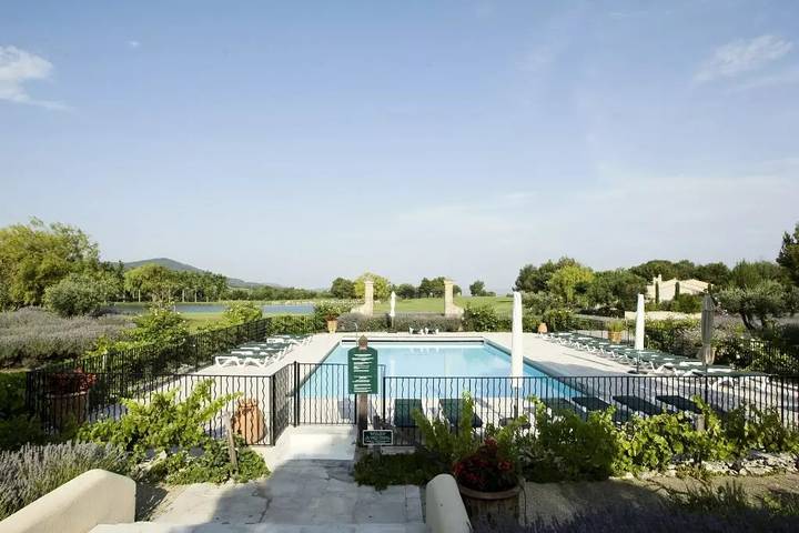 Gîte pour 4 personnes, avec balcon ainsi que piscine et vue à Mallemort - 3
