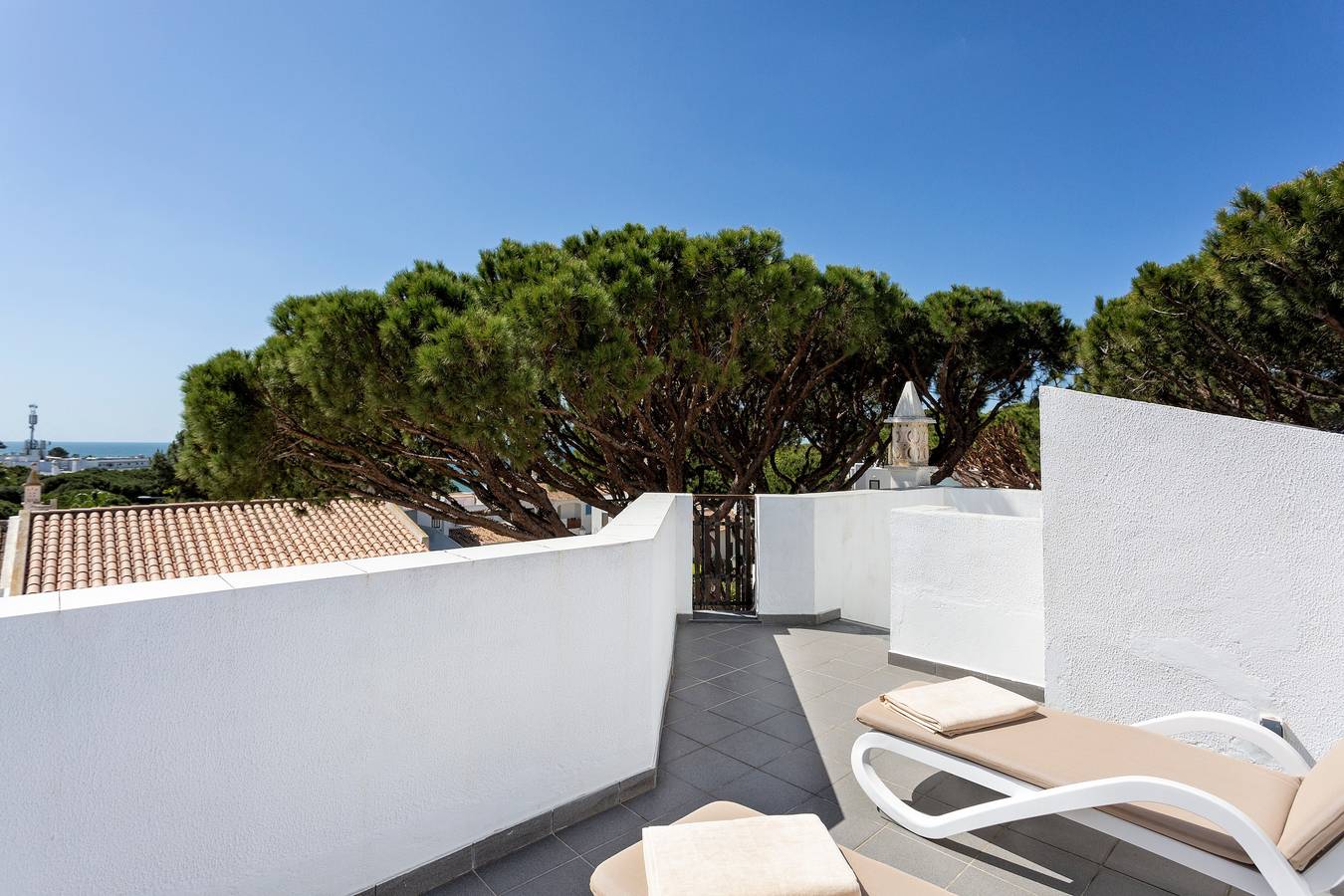 Villa 'Isabel' with Sea View, Wi-Fi and Air Conditioning in Vale do Lobo, Almancil