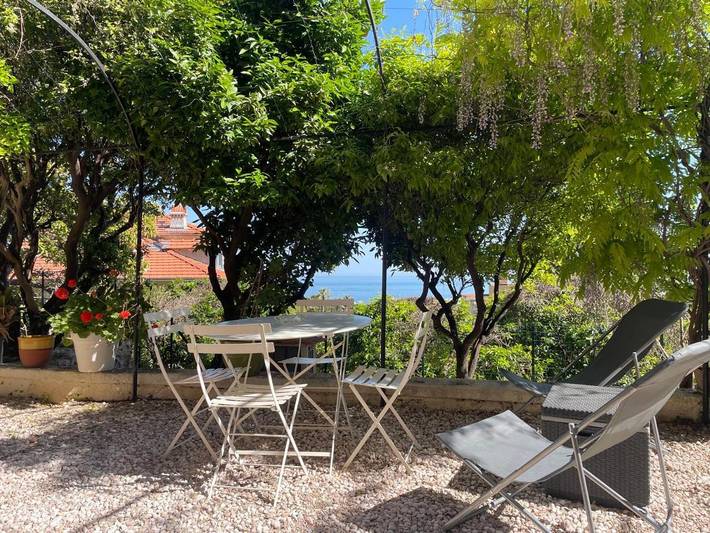 Location de vacances pour 4 personnes, avec Terrasse ainsi que Jardin et Vue à Beaulieu-sur-Mer