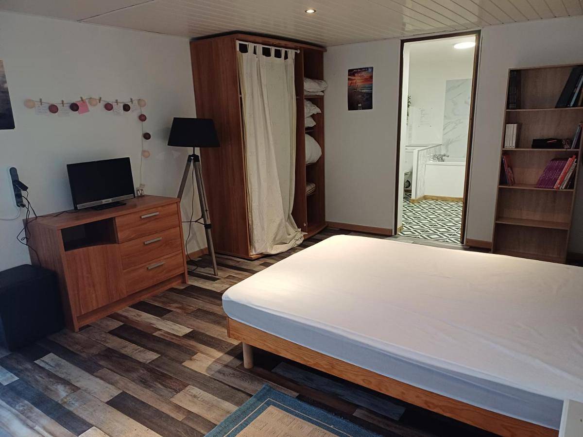 Double Room in Thaon, Région de Caen