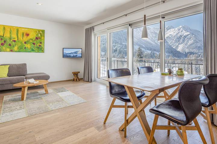 Ganze Ferienwohnung, Ferienwohnung "Widderstein", 70 m2, Dg, Balkon in Mittelberg, Kleinwalsertal