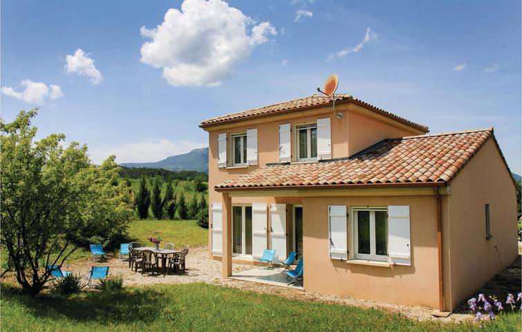 Location de vacances pour 8 personnes, avec Terrasse et Jardin dans Saint-Roman