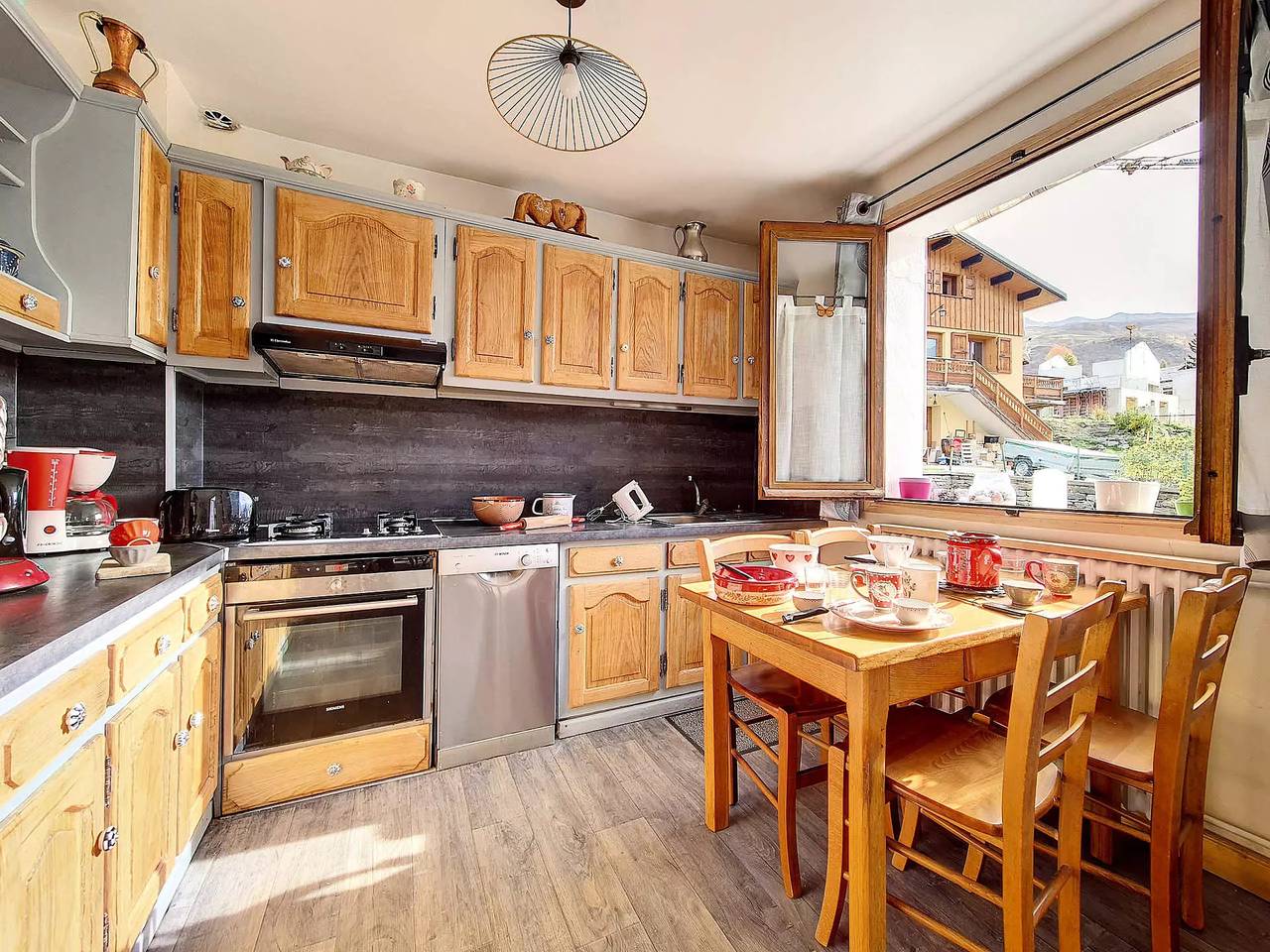 Family chalet · St Marcel Village Centre · West Terrace in Saint-Martin-de-Belleville, Les Trois Vallées