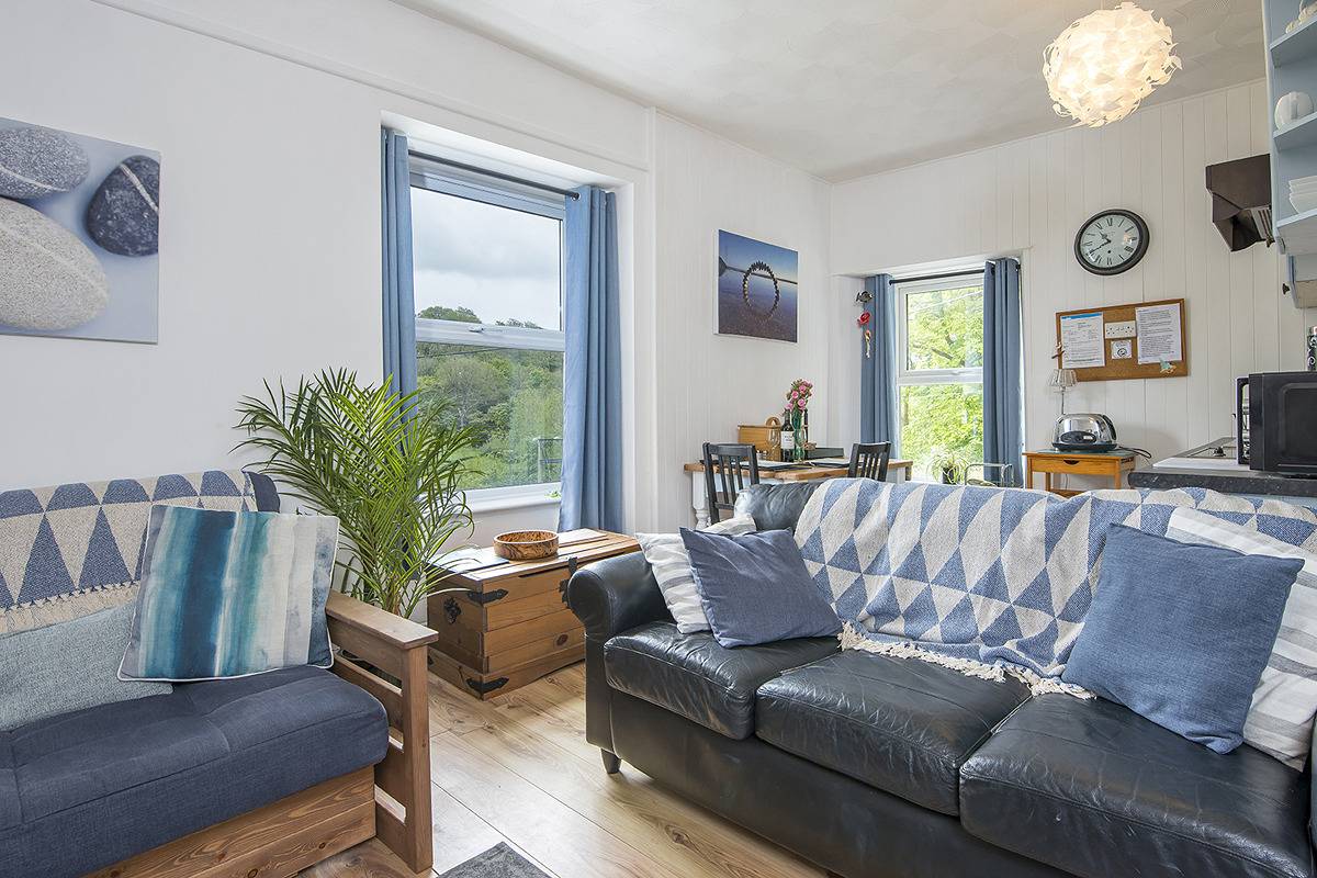 Entire holiday apartment, Glen Holme in Little Haven, Pembrokeshire