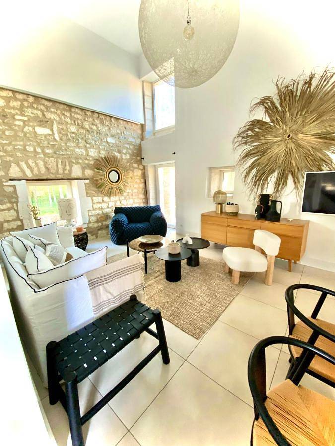 Location de vacances pour 9 personnes, avec terrasse ainsi que vue et jardin, animaux acceptés à Saint-Yrieix-sur-Charente