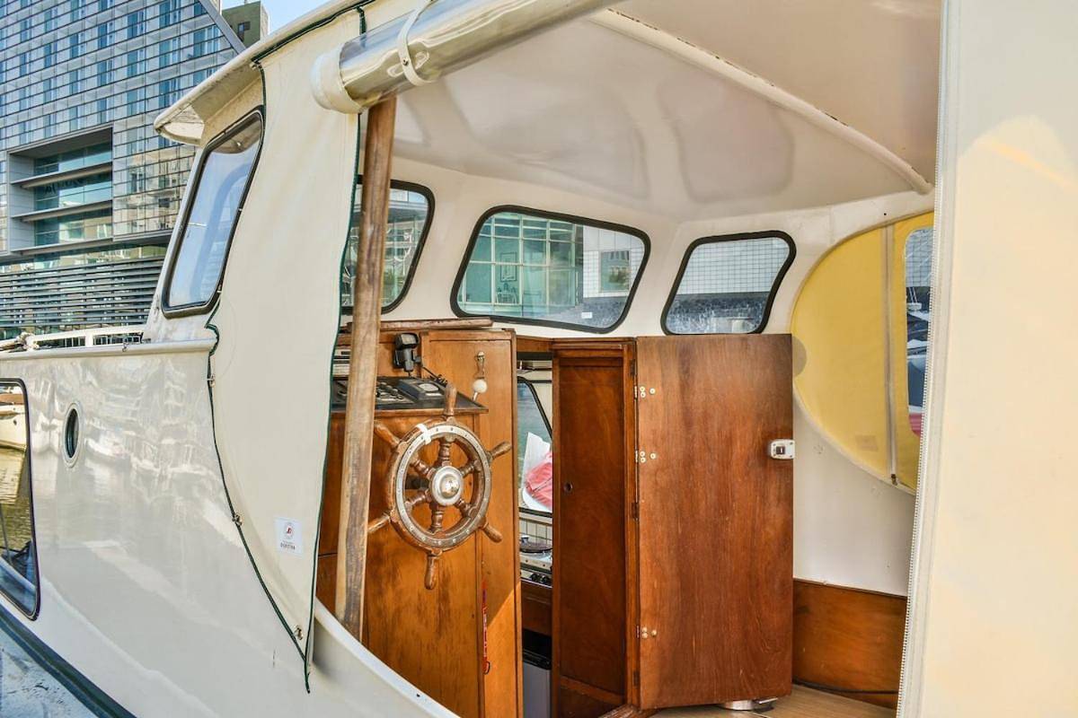 Houseboat center amsterdam 'Messi' in Holländische Küste