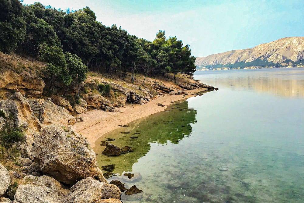 Ganze Wohnung, Room with bathroom, fridge, kettle, free Wifi and free parking space in Metajna, Pag