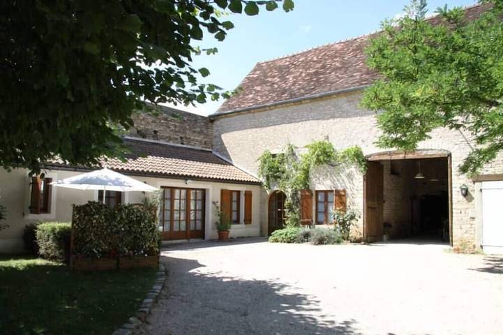 Location de vacances pour 4 personnes, avec jardin à Bresse-sur-Grosne