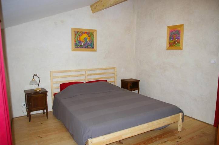Chambre d’hôte pour 5 personnes, avec Terrasse et Vue dans Largentière
