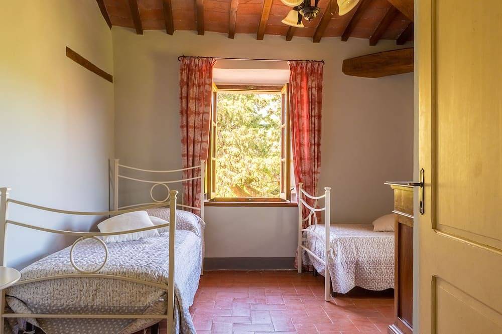 Villa with private pool, large garden, panoramic view and air conditioning in Cetona, Chianti
