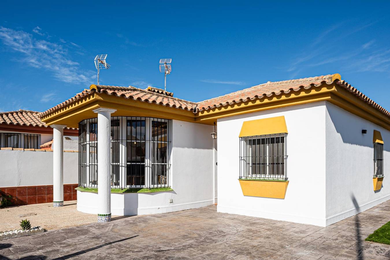 Alquiler de Chalet con Aire Acondicionado y piscina privada. in Sancti Petri, Chiclana de la Frontera