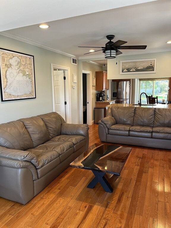 Lake St. Clair Lodge - Waterfront in Lake St. Clair