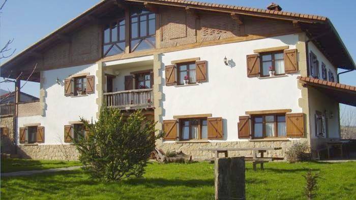 Casa rural para 12 personas, con Terraza además de Jardín y Vistas en el País Vasco