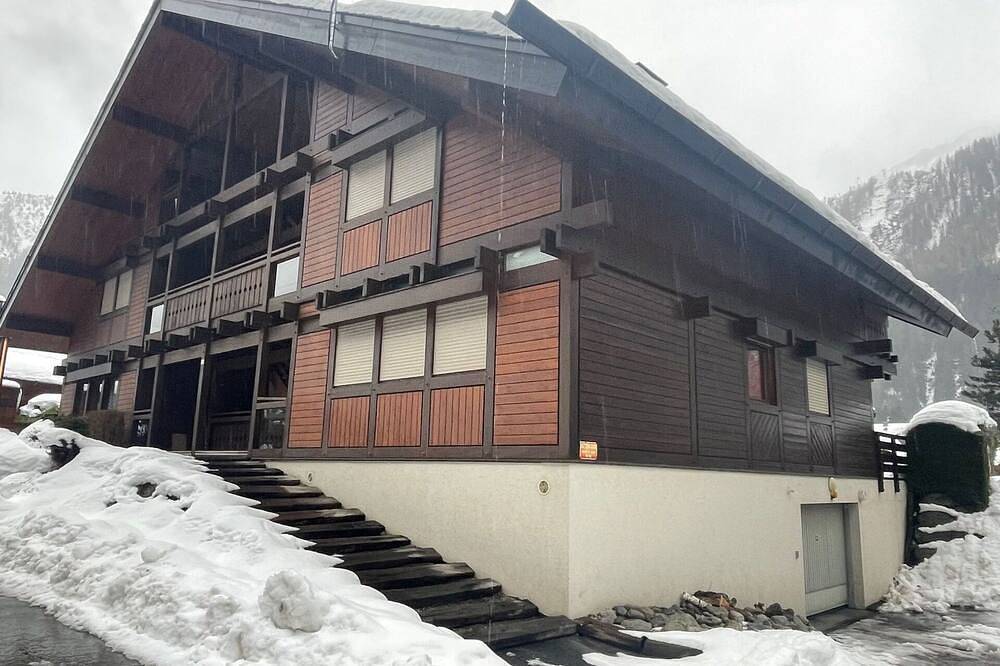 Entire apartment, Cosy apartment for 4 guests with Wifi and Tv in Argentière, Chamonix-Mont-Blanc