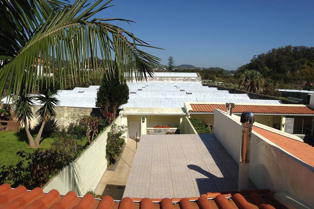 Casa Nuno e Lorena - Ideal location and privacy. in São Miguel Island, Ponta Delgada