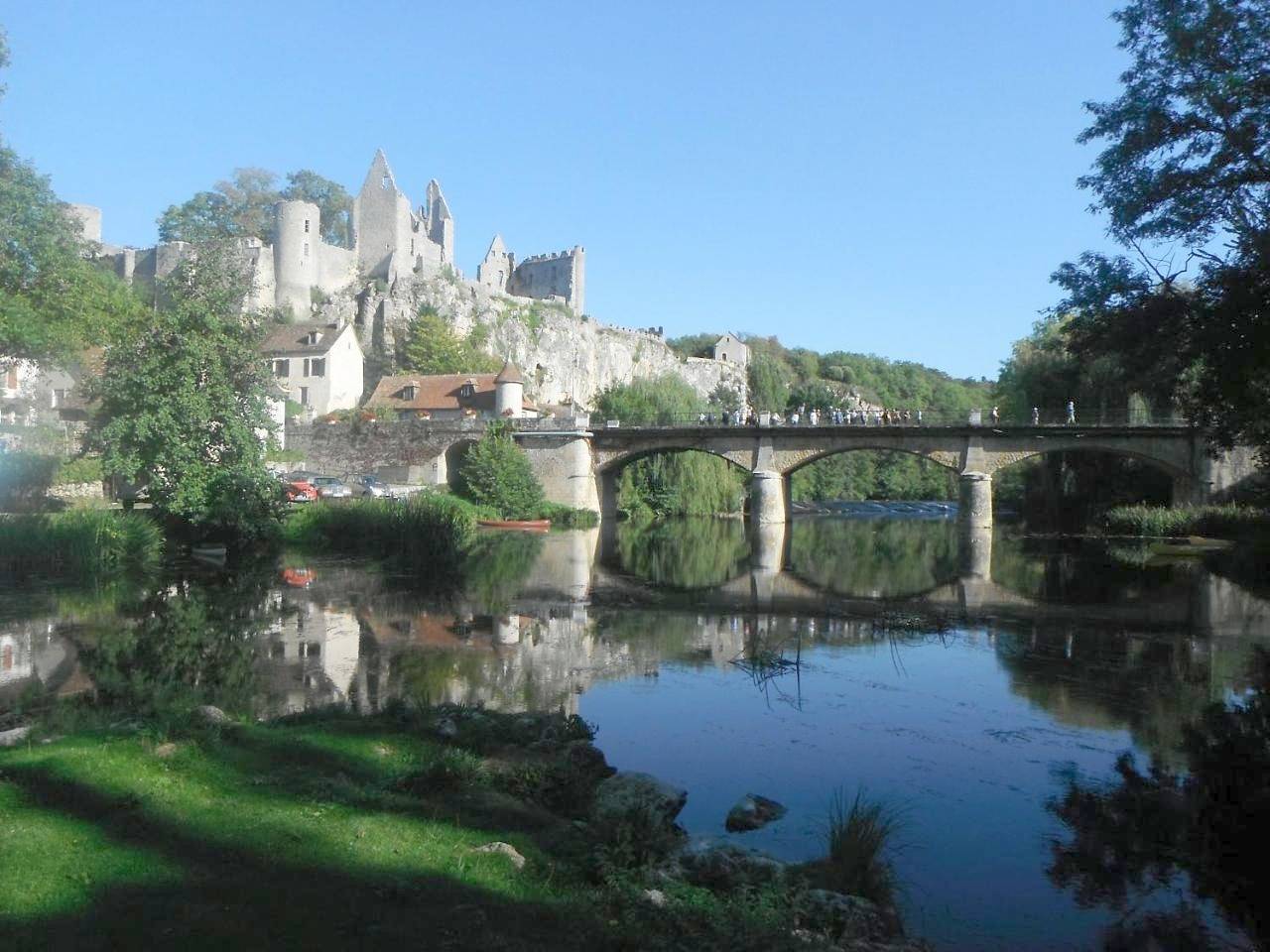 Comfort Single Room in Angles-sur-l'Anglin, Vienne (France)
